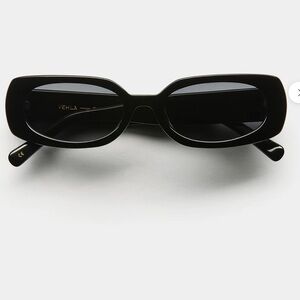 VEHLA Black Olsen Sunglasses